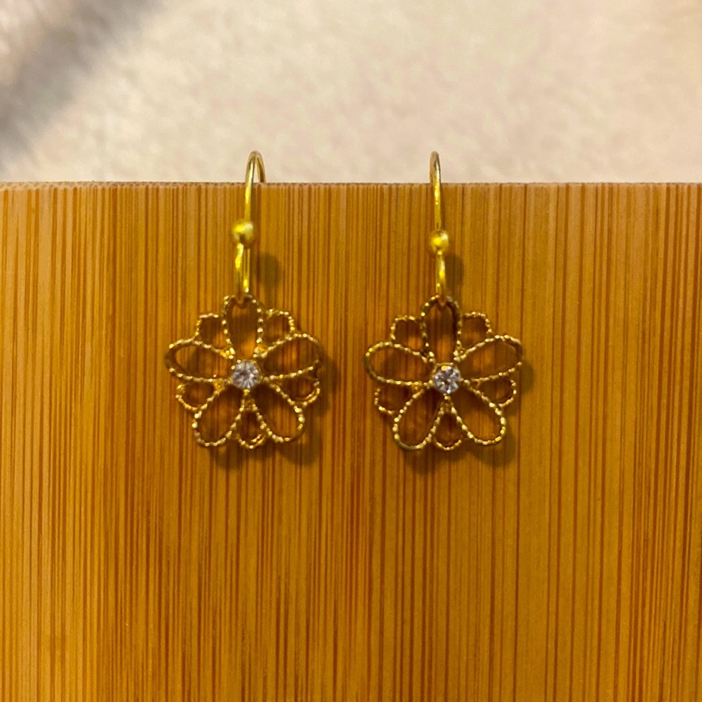 Yellow gold flower earrings